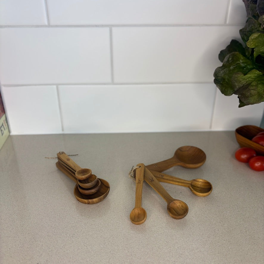 Sustainable teak root measuring spoons, are meticulously sized a provide a natural, rustic style to your baking and cooking.
1 Tbsp (15 ml)
1 tsp (5ml)
1/2 tsp (2.5ml)
1/4 tsp (1.25ml)