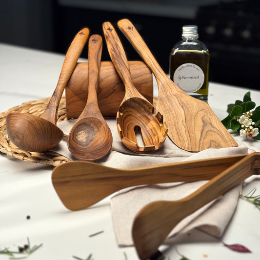 100ml bottle of 100% natural, food safe hemp seed oil in recyclable glass packaging with hemp cloth for application