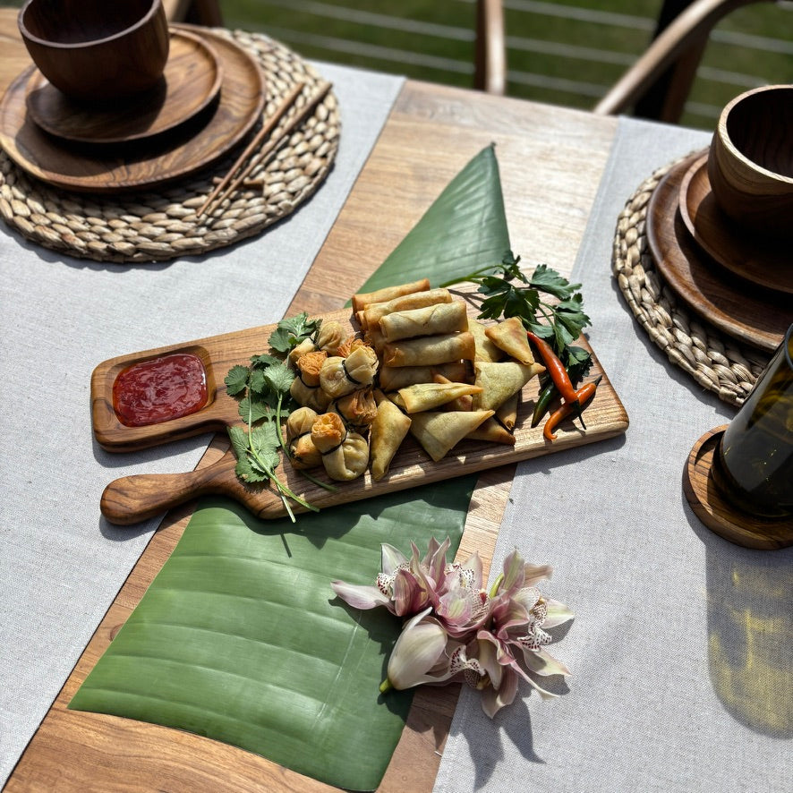 This serving board features an ergonomic handle for easy carrying and a built-in dip space to hold your favourite dips, spreads, or garnishes.
40cm x 18cm x 1.5cm