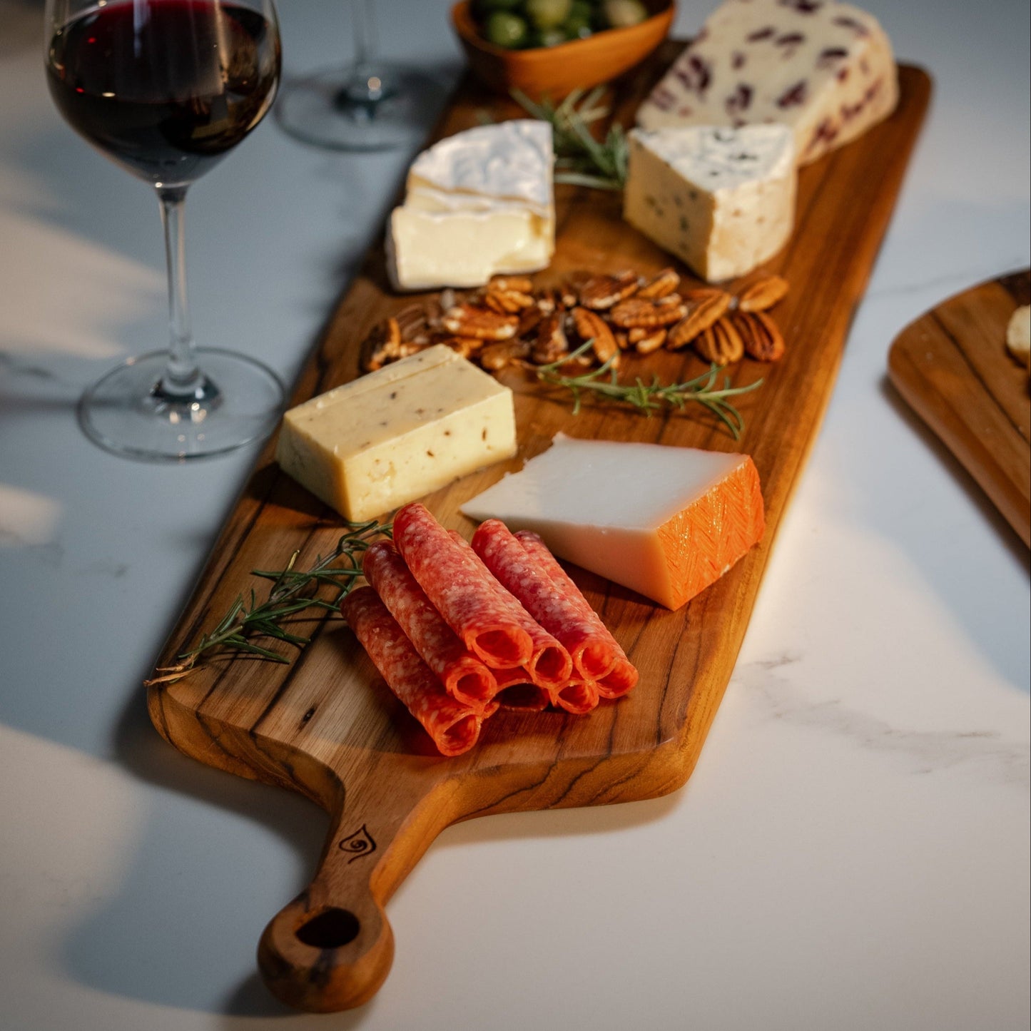 This durable sleek teak charcuterie board is a masterpiece and is designed for serving bold, adventurous spreads.
60cm x 18cm x 1.5cm