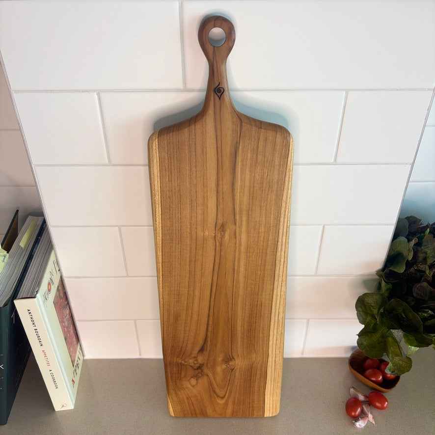 This durable sleek teak charcuterie board is a masterpiece and is designed for serving bold, adventurous spreads.
60cm x 18cm x 1.5cm