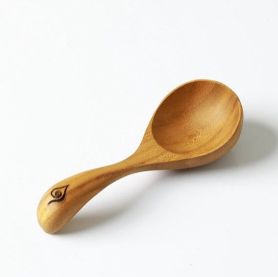 Sustainable Teak Root Coffee Scoop – the perfect blend of function and natural beauty.
12.5cm x 5cm x 3cm