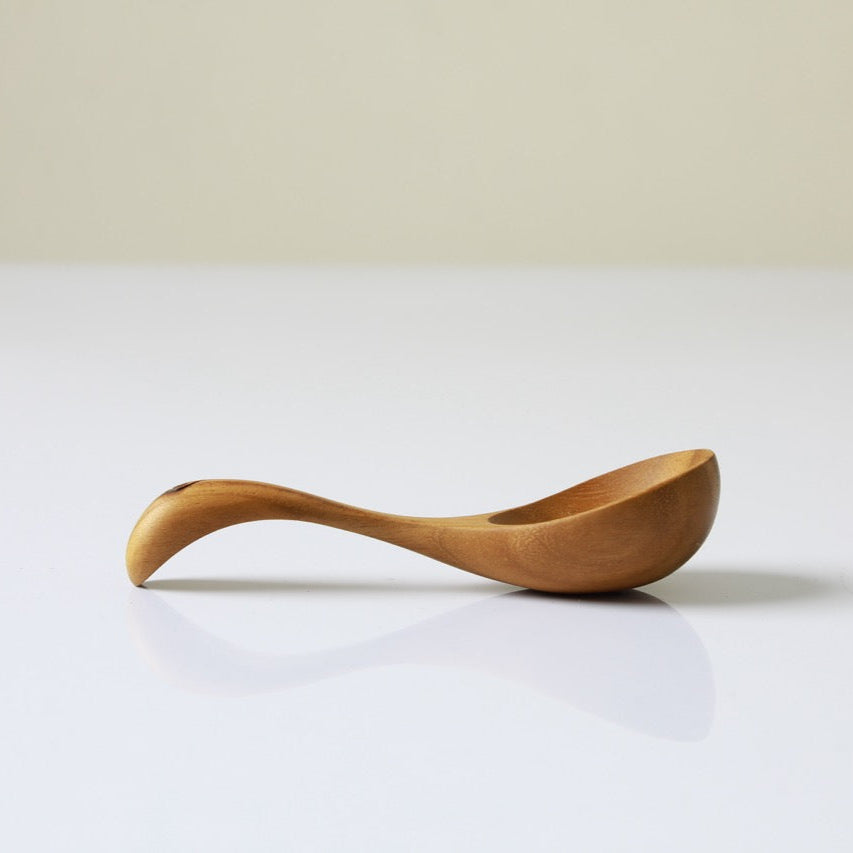Sustainable Teak Root Coffee Scoop – the perfect blend of function and natural beauty.
12.5cm x 5cm x 3cm