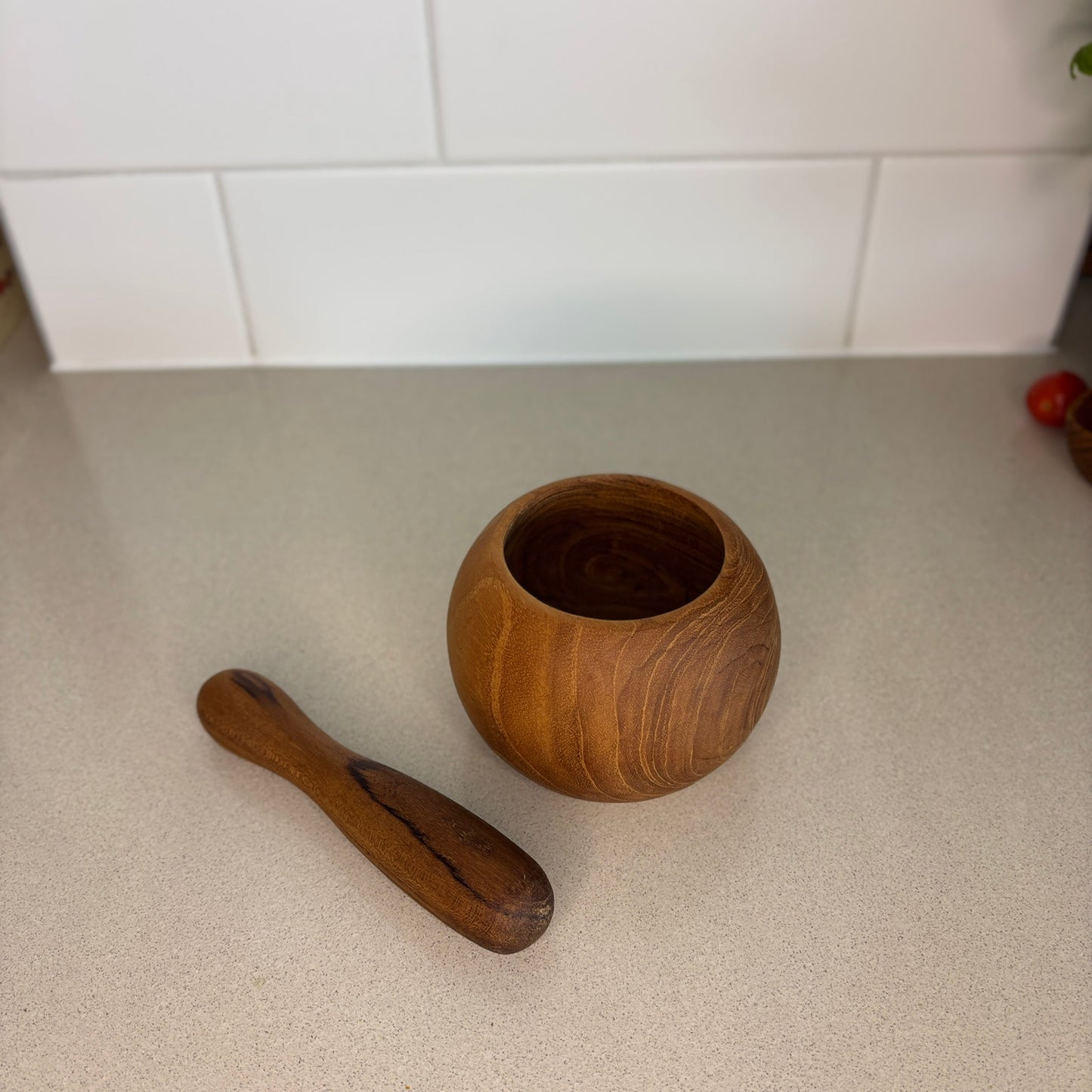 This mortar and pestle is as functional as it is striking, blending rustic charm with modern innovation.
10cm x 10cm x 8cm
