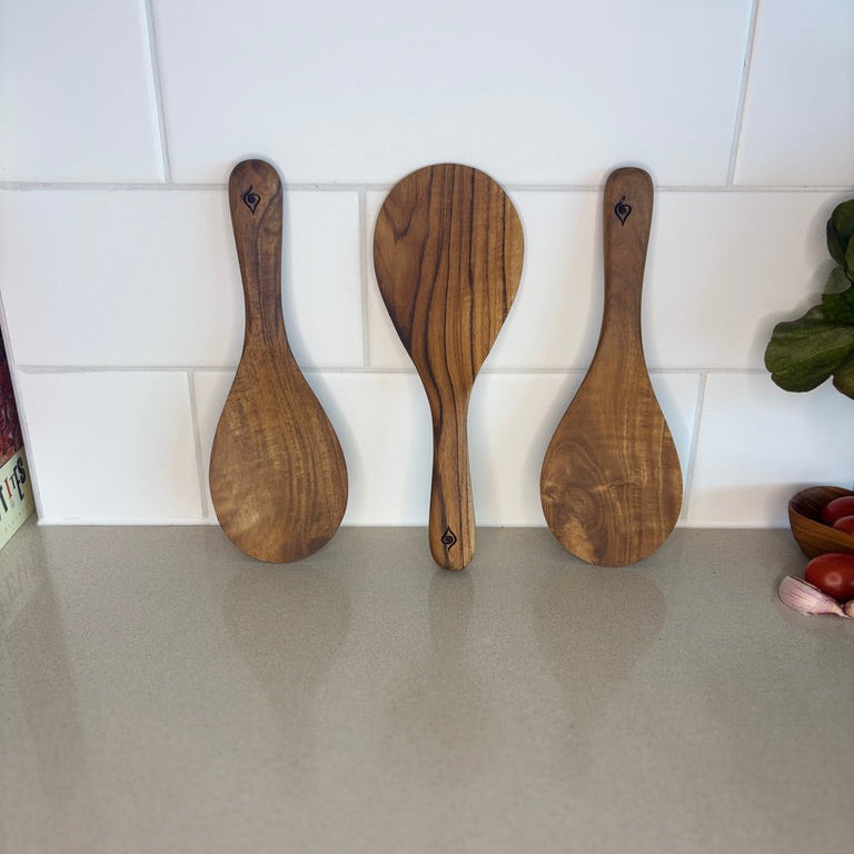 A beautifully crafted, eco-friendly tool designed to scoop and serve with ease and not scratch the rice cooker.
22cm x 8cm x 2cm