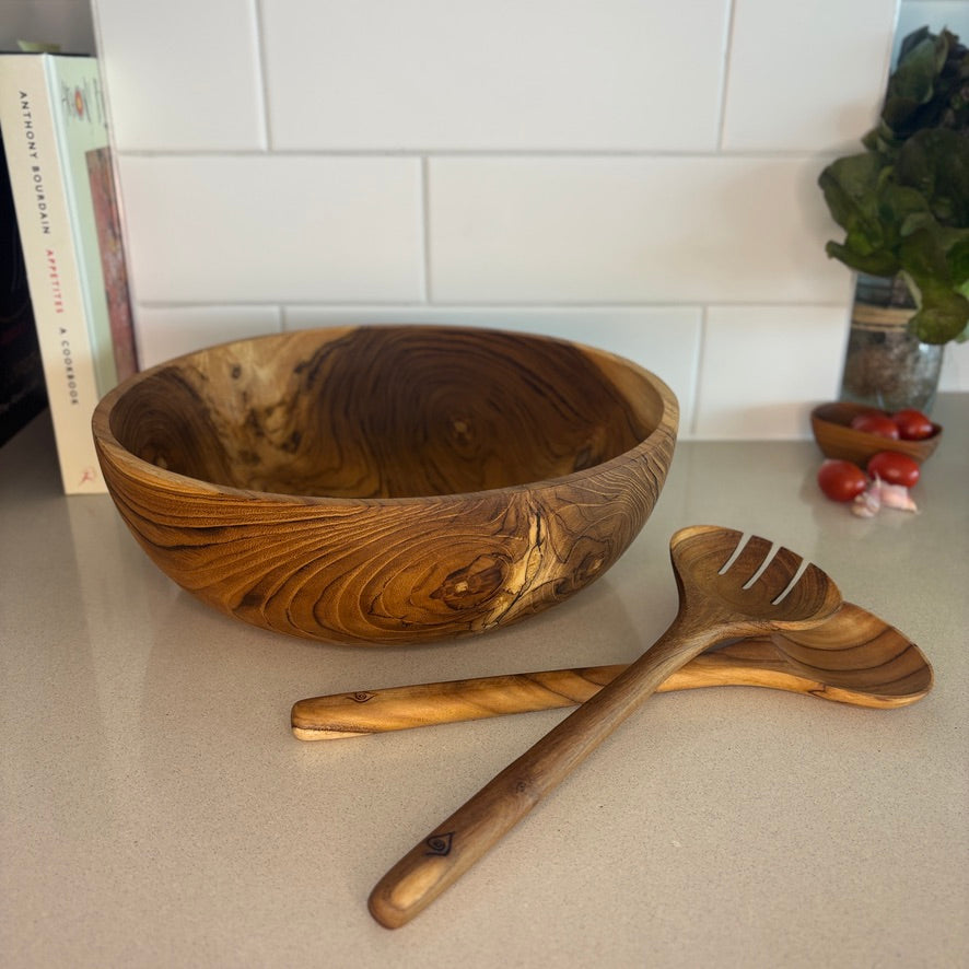 Each bowl is a unique masterpiece, perfect for showcasing vibrant salads, fresh fruits, or hearty dishes.
30cm x 10cm