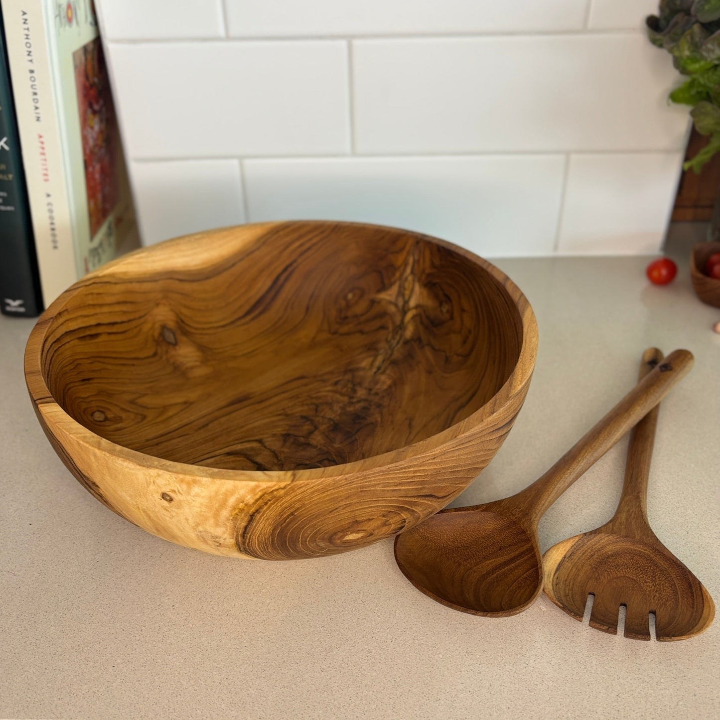 Each bowl is a unique masterpiece, perfect for showcasing vibrant salads, fresh fruits, or hearty dishes.
30cm x 10cm