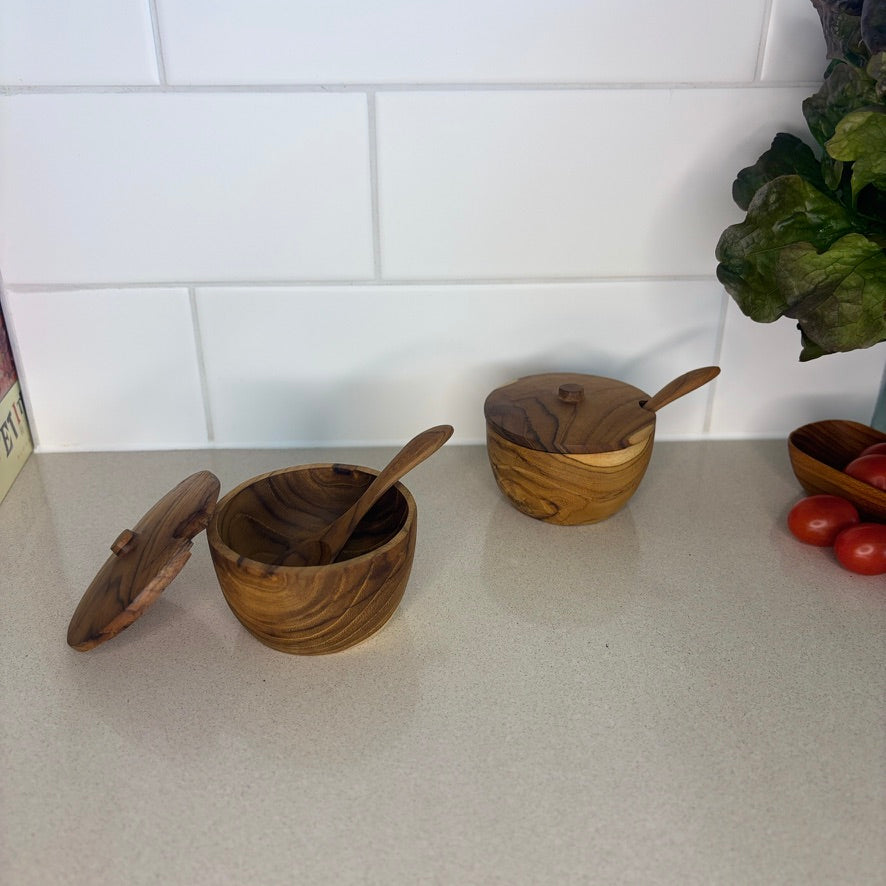 Each Teak salt keeper is a unique treasure that brings rustic charm and eco-friendly vibes to your kitchen.
9cm x 7cm