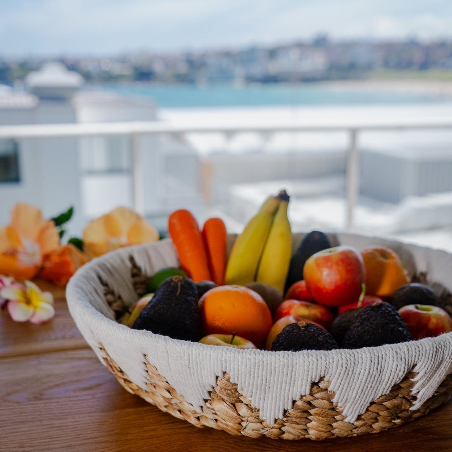 Handwoven from sustainably harvested water hyacinth, this basket keeps your produce fresh and organised.
45cm x 10cm