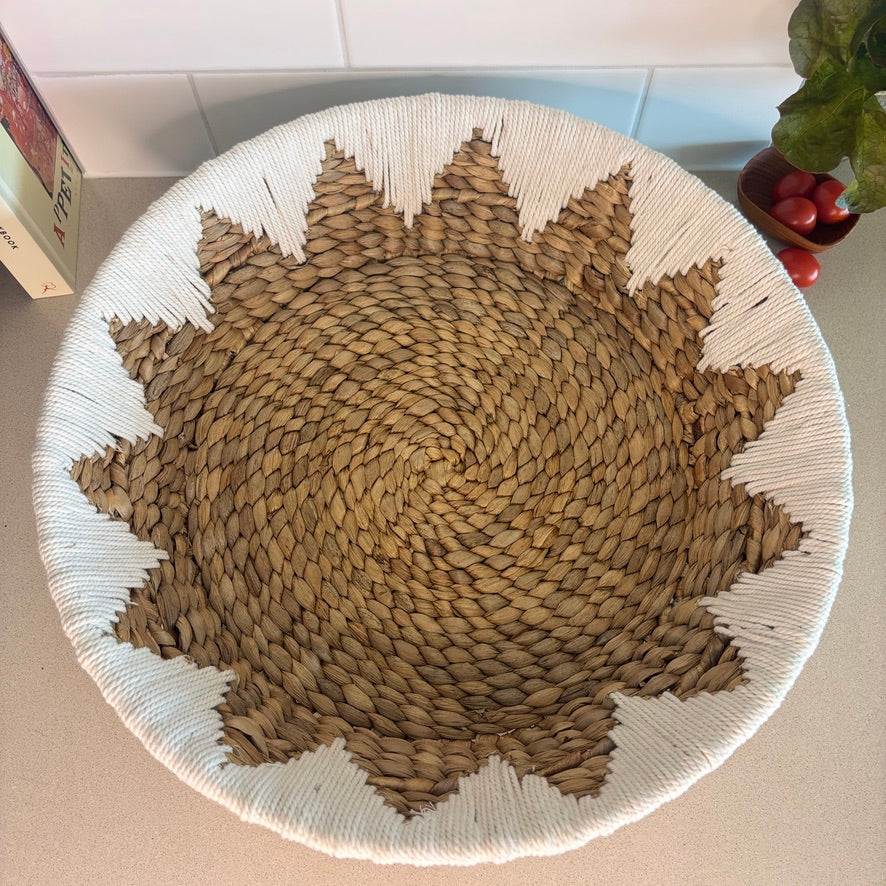 Handwoven from sustainably harvested water hyacinth, this basket keeps your produce fresh and organised.
45cm x 10cm