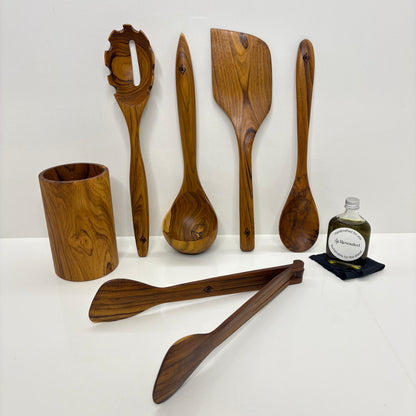 Kitchen Utensil Set is the perfect kitchen sidekick, bringing together Six beautifully crafted, high quality, sustainable teak tools for every culinary adventure. 
Spatula: 31.5cm x 8.5cm
Wooden Spoon: 30cm x 6cm x 2cm
Spaghetti Server: 31cm x 7cm x 4cm
Tongs: 22cm x 7cm x 3cm
Ladle: 31cm x 4cm x 10cm
Utensil Holder: 14cm x 9cm
FREE 50ml bottle of Hemp Oil