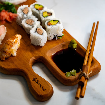 This serving board features an ergonomic handle for easy carrying and a built-in dip space to hold your favourite dips, spreads, or garnishes.
40cm x 18cm x 1.5cm