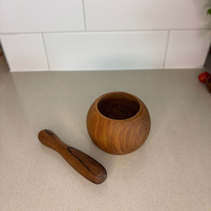 This mortar and pestle is as functional as it is striking, blending rustic charm with modern innovation.
10cm x 10cm x 8cm