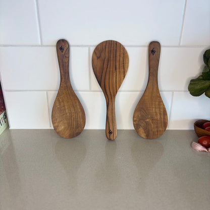A beautifully crafted, eco-friendly tool designed to scoop and serve with ease and not scratch the rice cooker. 
22cm x 8cm x 2cm