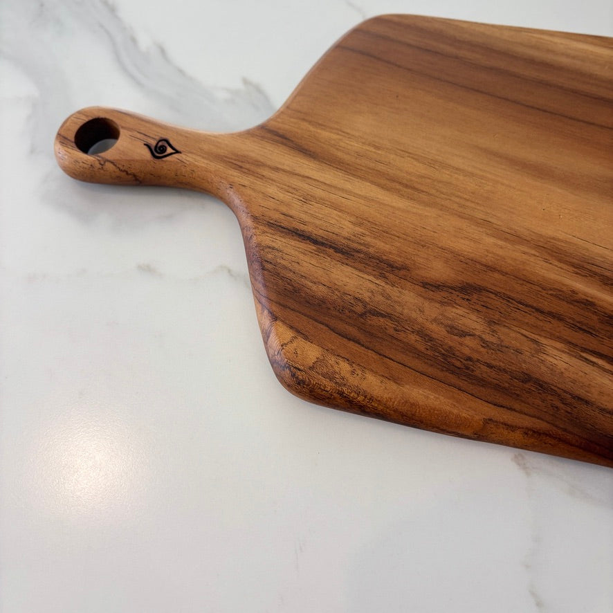 This versatile cheese serving board is perfect for displaying an assortment of cheeses, meats, breads, dips and more.
40cm x 22cm x 1.5cm